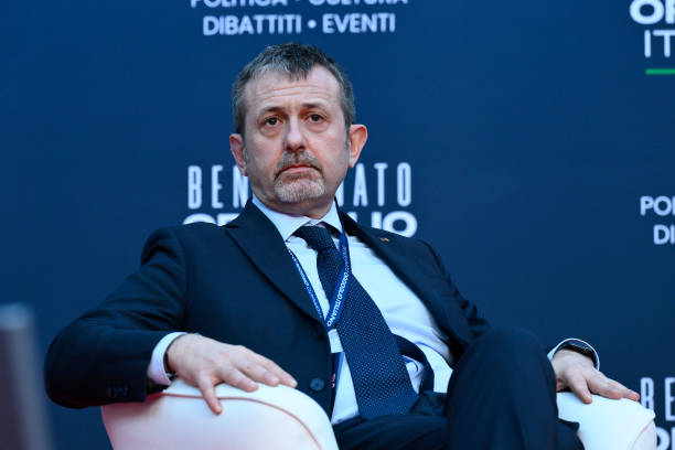 Dopo la condanna, la maggioranza difende il sottosegretario Delmastro